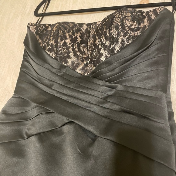 Beautiful black gown. - Picture 3 of 6